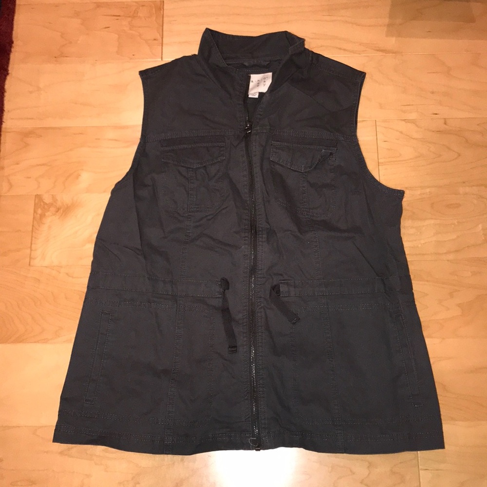 Like-new utility vest